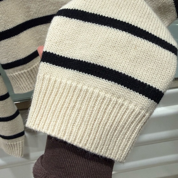 OAK + FORT Cream and Black Cropped V-Neck Sweater - Picture 6 of 9